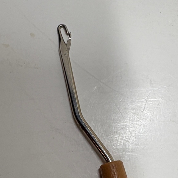 Latch Hook Rug Tool - Picture 4 of 4